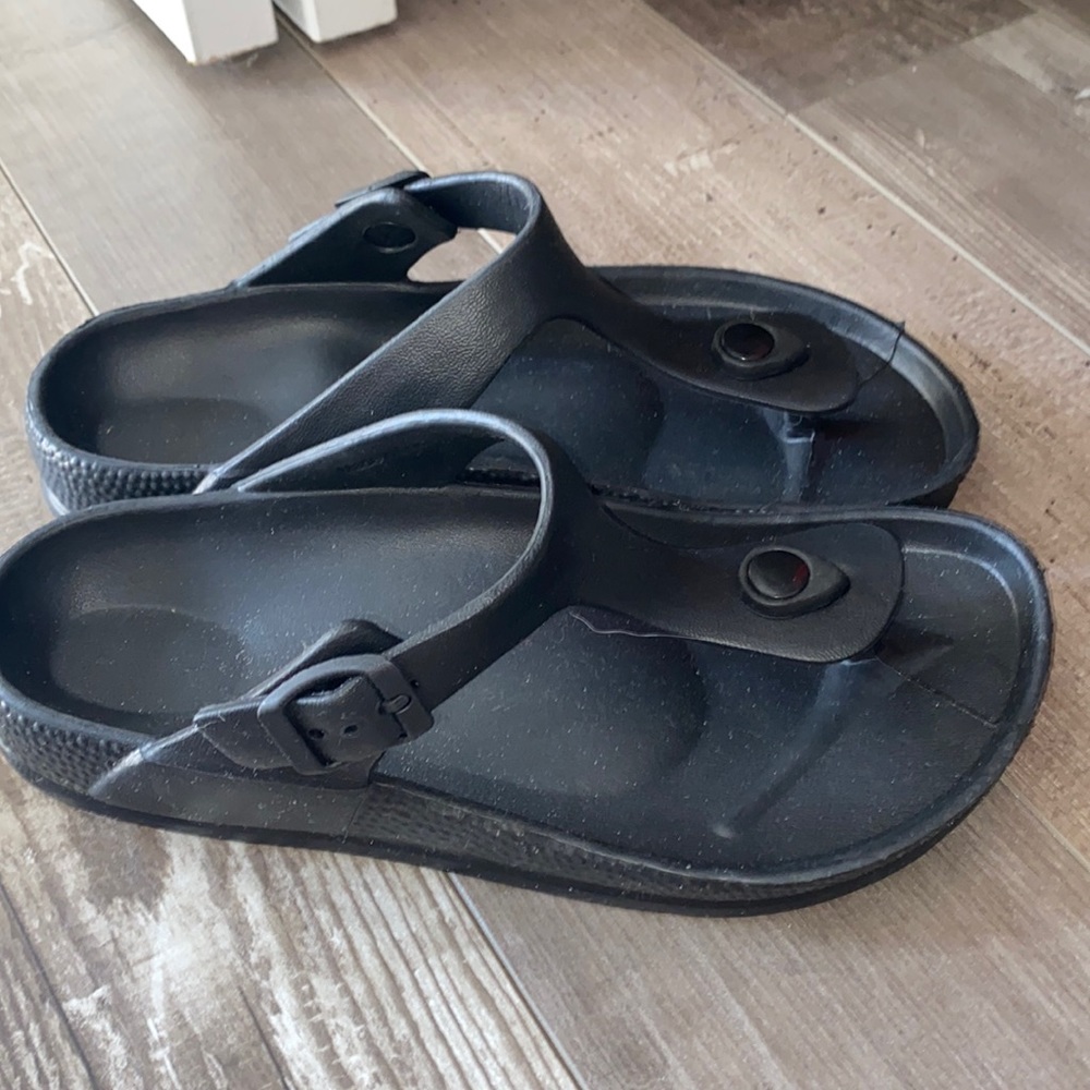 Never worn! Rubber Birkenstock STYLE sandals. Size 9